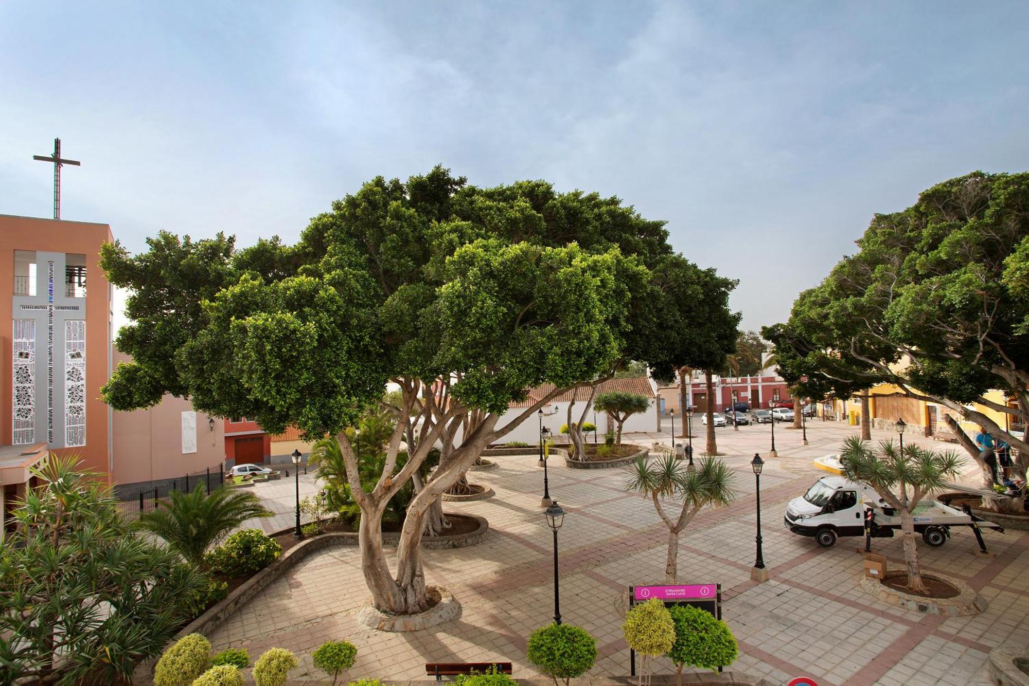 Casa Plaza San Nicolas De Bari Sardina Extérieur photo