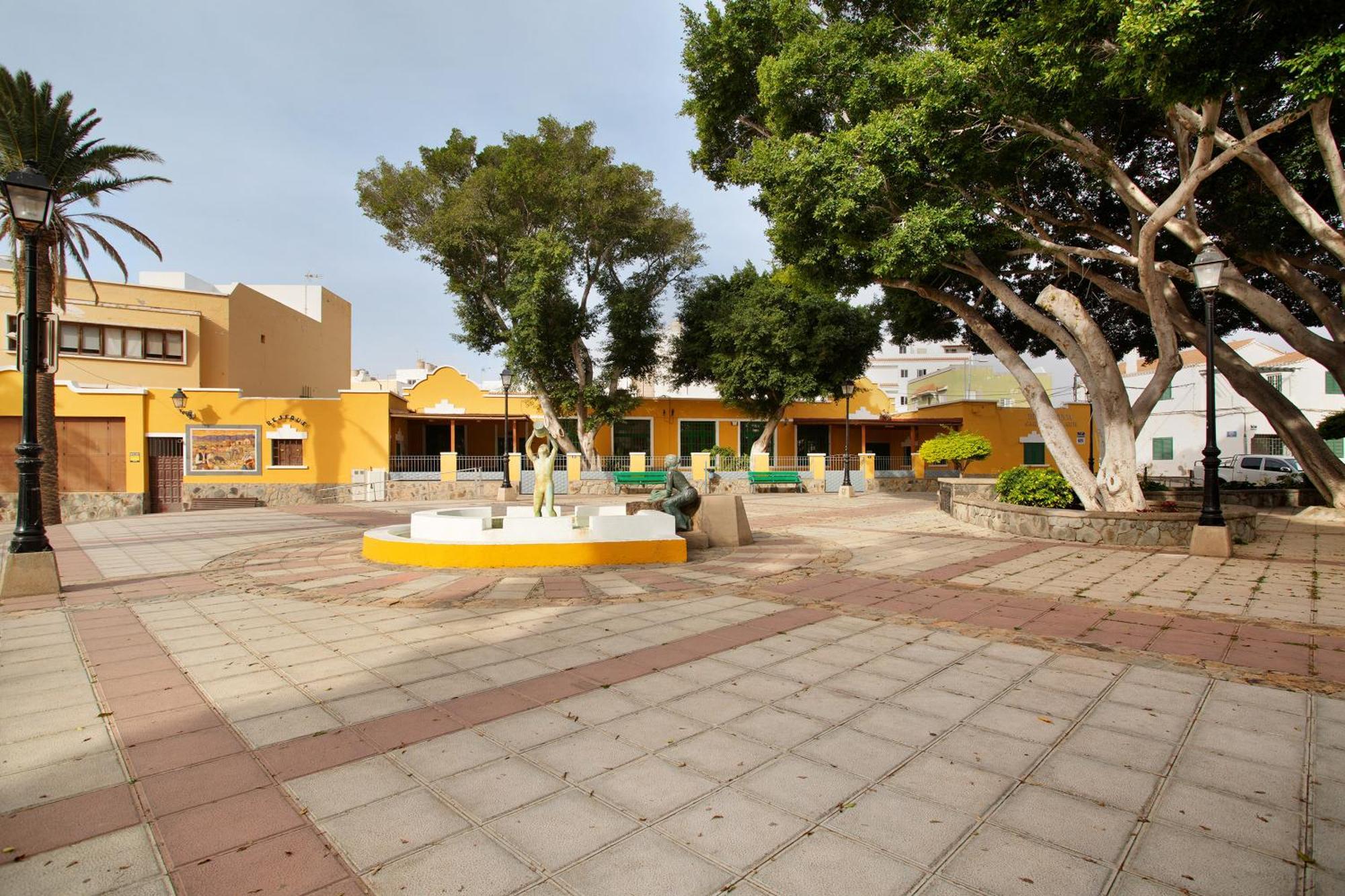 Casa Plaza San Nicolas De Bari Sardina Extérieur photo
